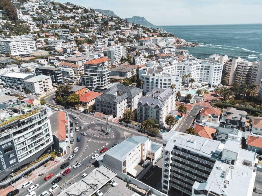Cozy One-Bedroom In The Heart Of Sea Point Cape Town Exterior photo