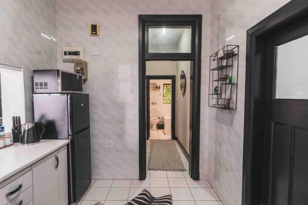 Cozy One-Bedroom In The Heart Of Sea Point Cape Town Exterior photo