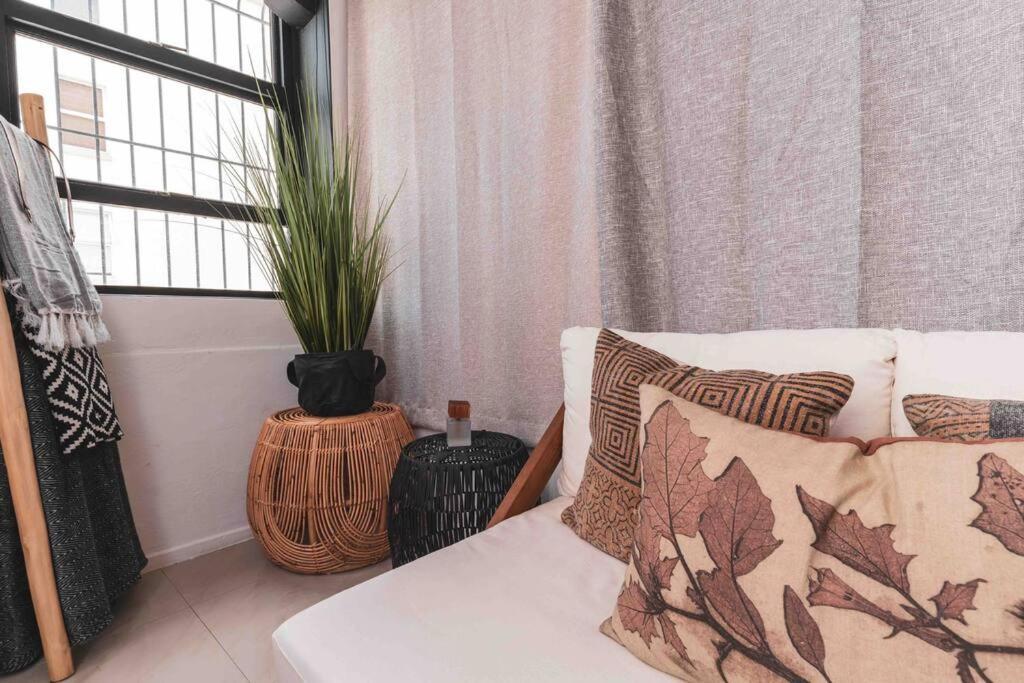 Cozy One-Bedroom In The Heart Of Sea Point Cape Town Exterior photo